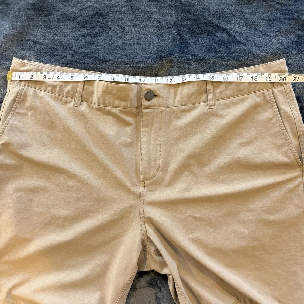 Faherty Flat-Front Men's Shorts in Beige
